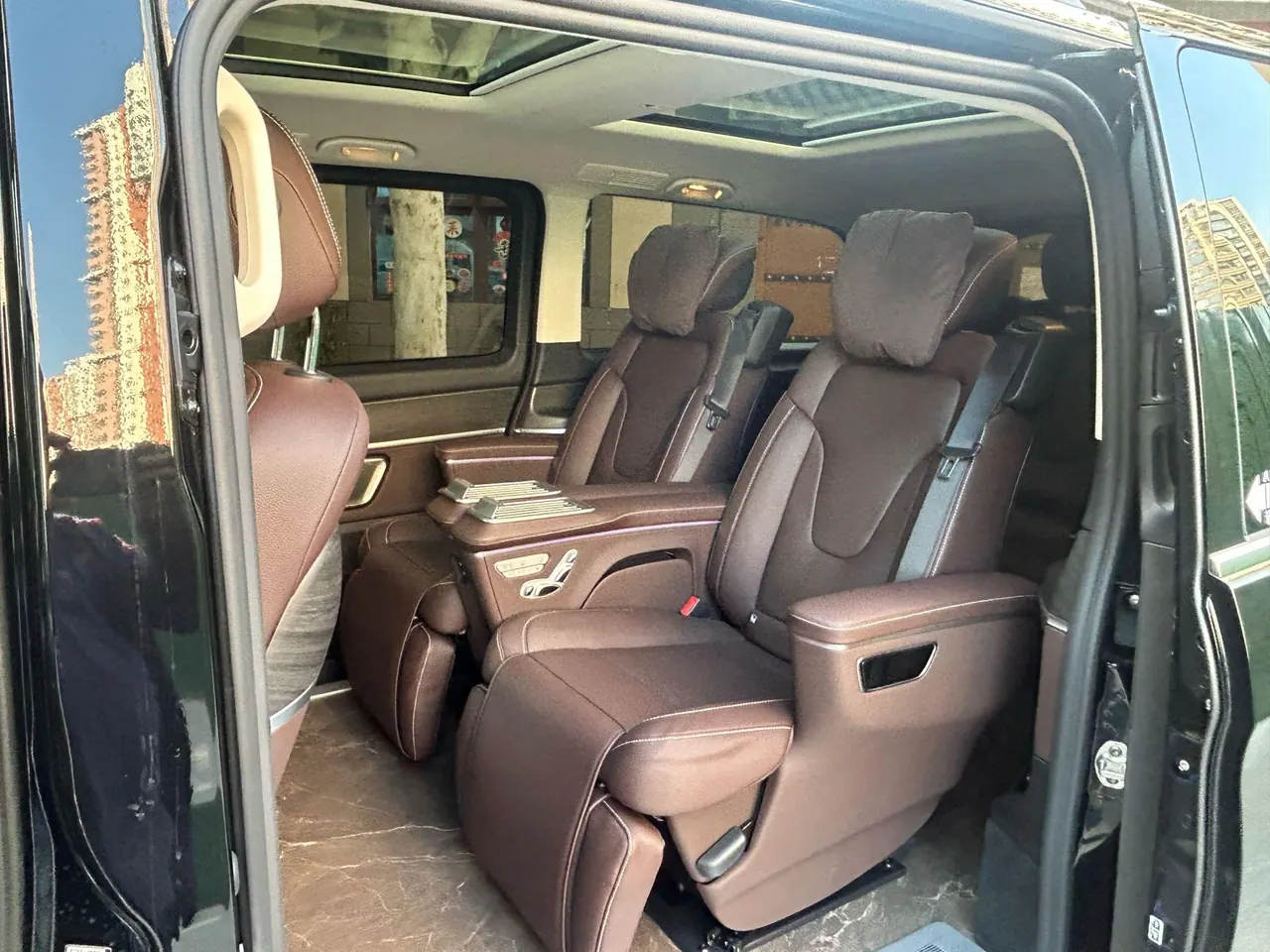 Mercedes Benz V 2024V 300 L 48V 2.0T Premium Edition Automatic Gear 4
