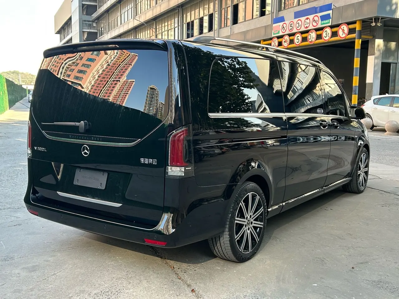 Mercedes Benz V 2024V 300 L 48V 2.0T Premium Edition Automatic Gear 7