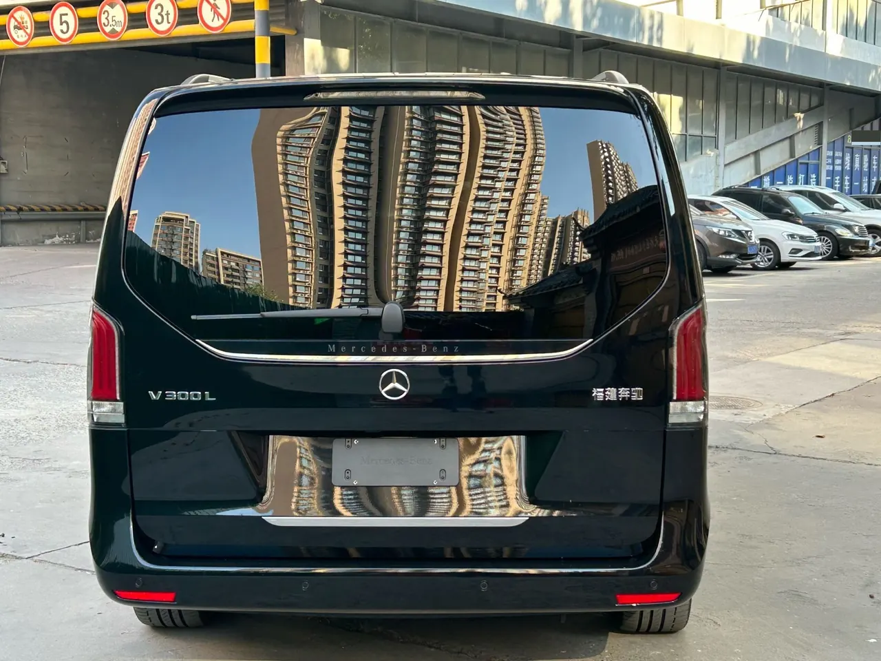 Mercedes Benz V 2024V 300 L 48V 2.0T Premium Edition Automatic Gear 8