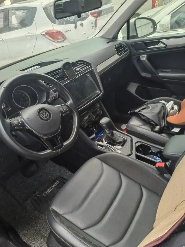 Open image lightbox: Volkswagen 2020 Tiguan L 2.0TSI 330TSI Two-Drive Panoramic Comfort Edition Automatic Gear