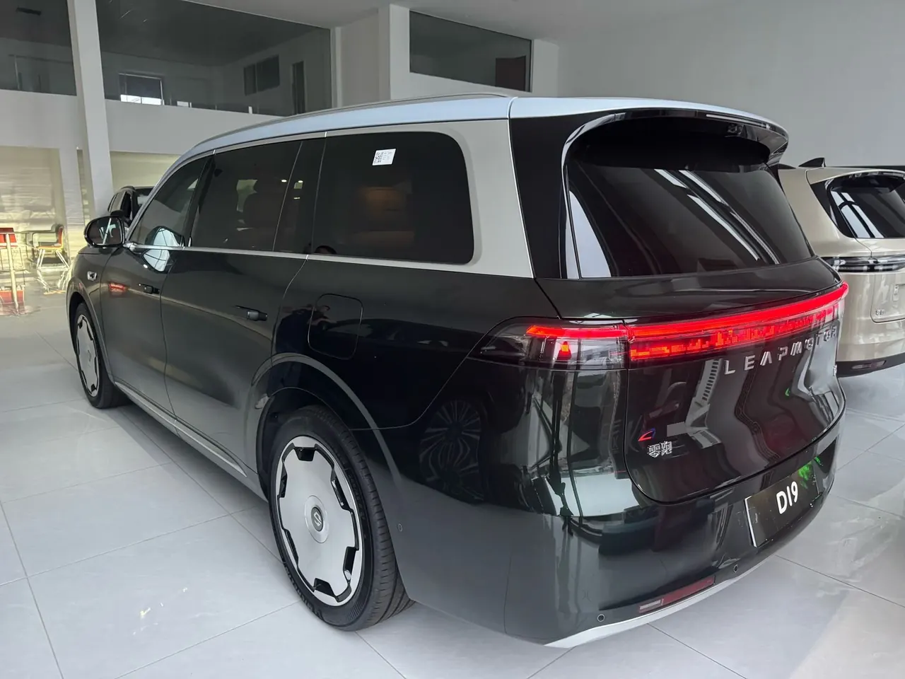 Leapmotor 2026 D 19 500 Zhizun Edition 6-seat Automatic Gear 3