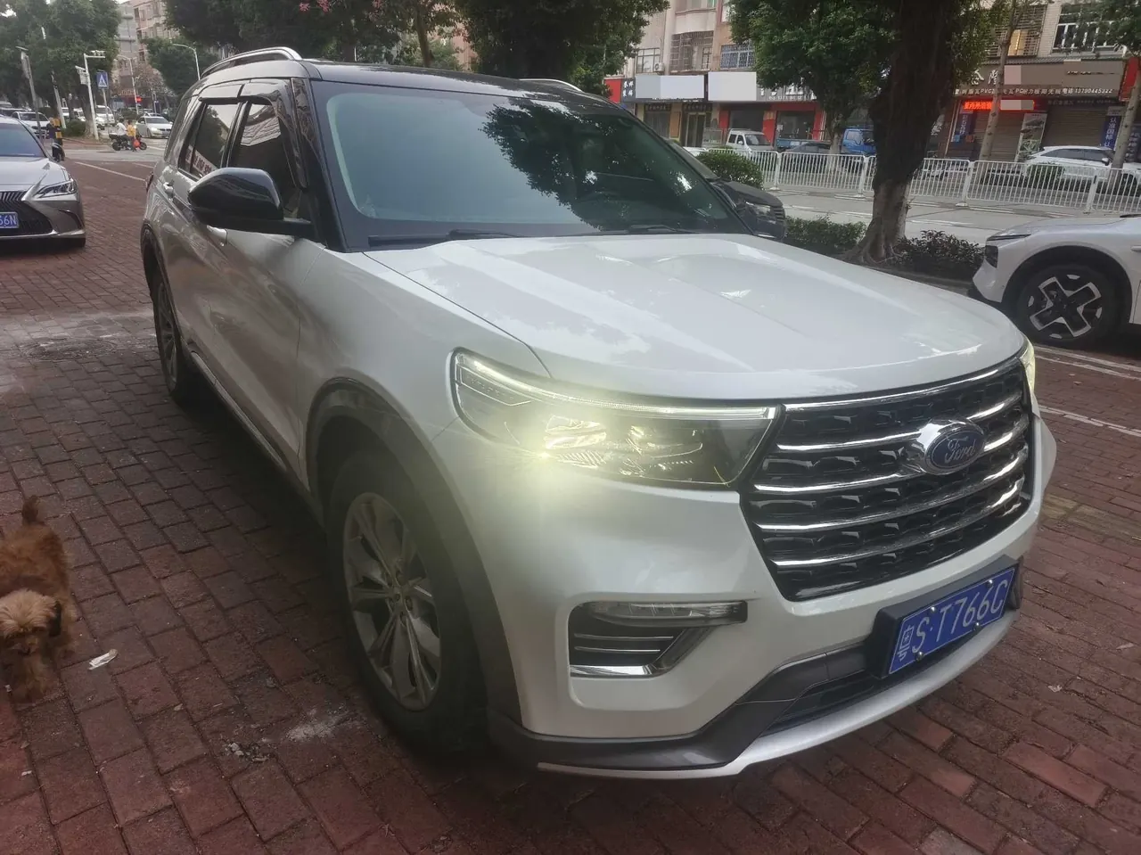 Ford 2020 Explorer 2.3T EcoBoost 14250.00g Drive Fashion Edition 7-seat Automatic Gear 2