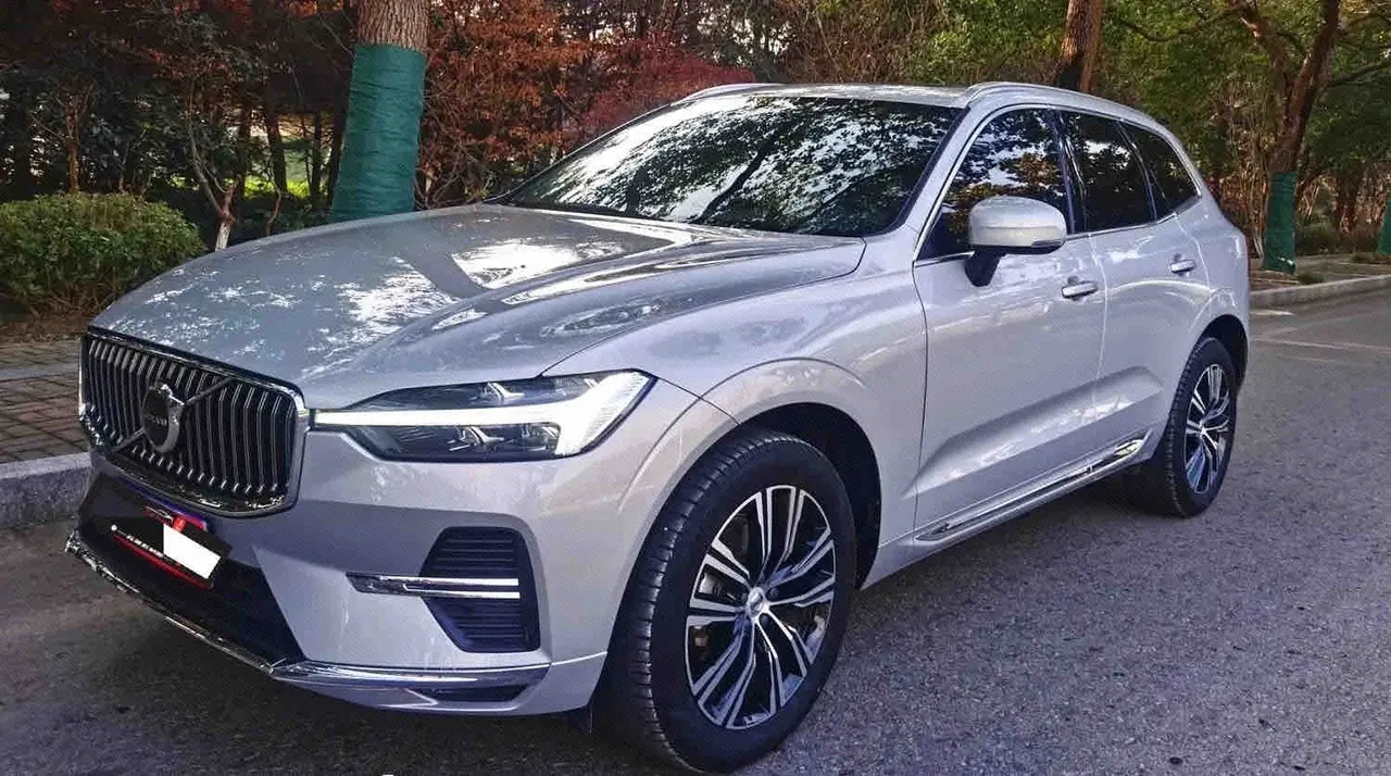 Volvo 2022 XC60 48V 2.0T B5 4-wheel drive Zhiyuan Deluxe Edition Automatic Gear - View 1