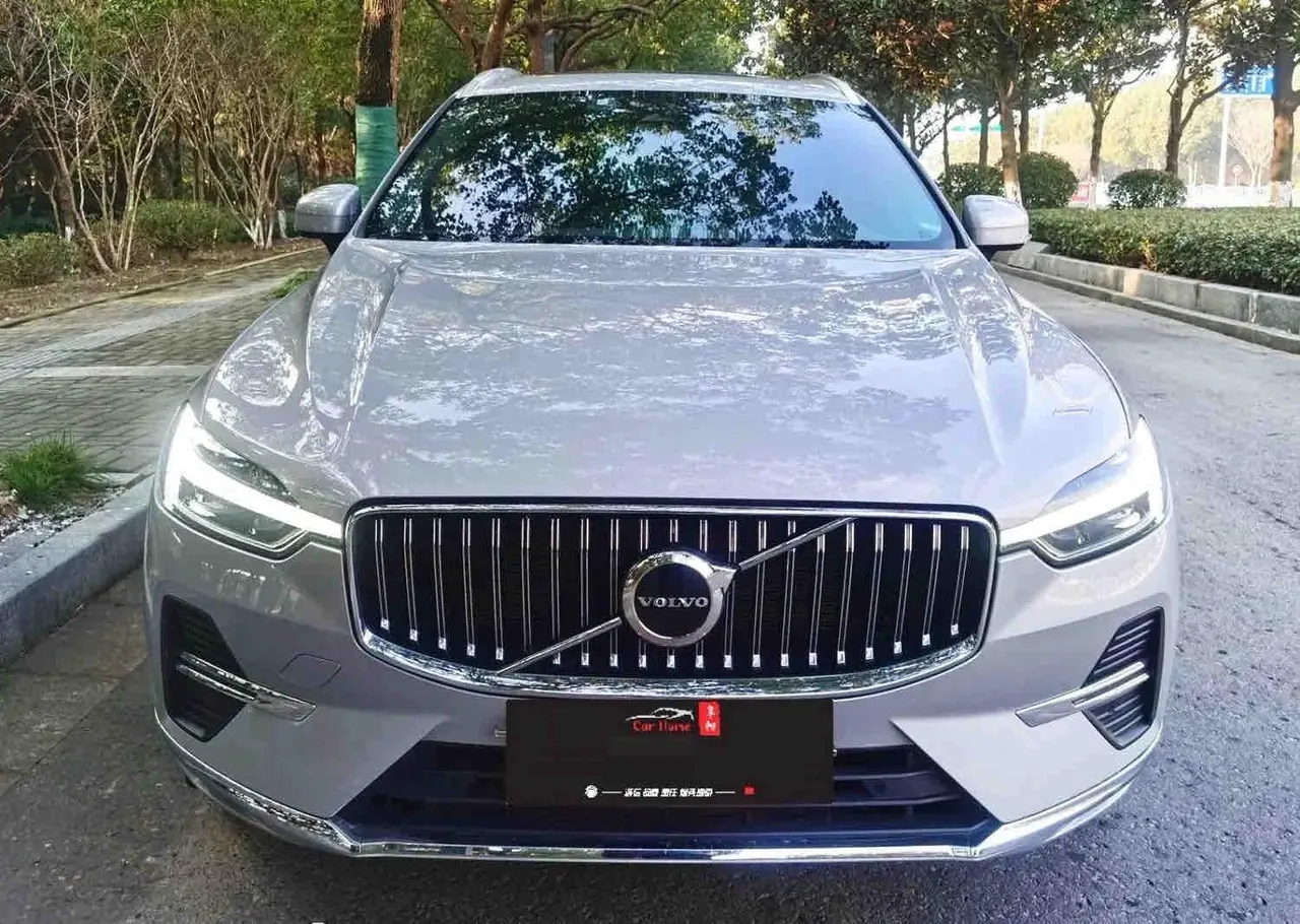 Volvo 2022 XC60 48V 2.0T B5 4-wheel drive Zhiyuan Deluxe Edition Automatic Gear 2