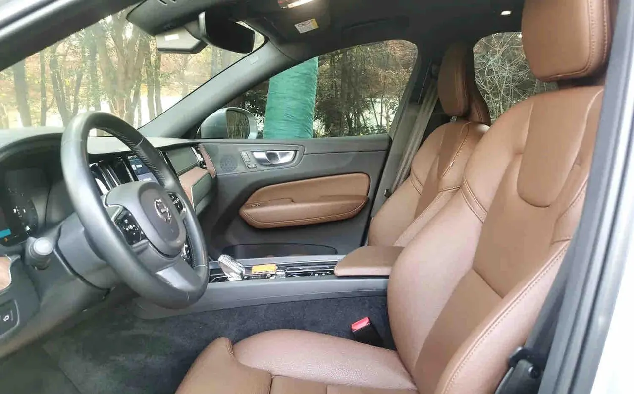 Volvo 2022 XC60 48V 2.0T B5 4-wheel drive Zhiyuan Deluxe Edition Automatic Gear 4