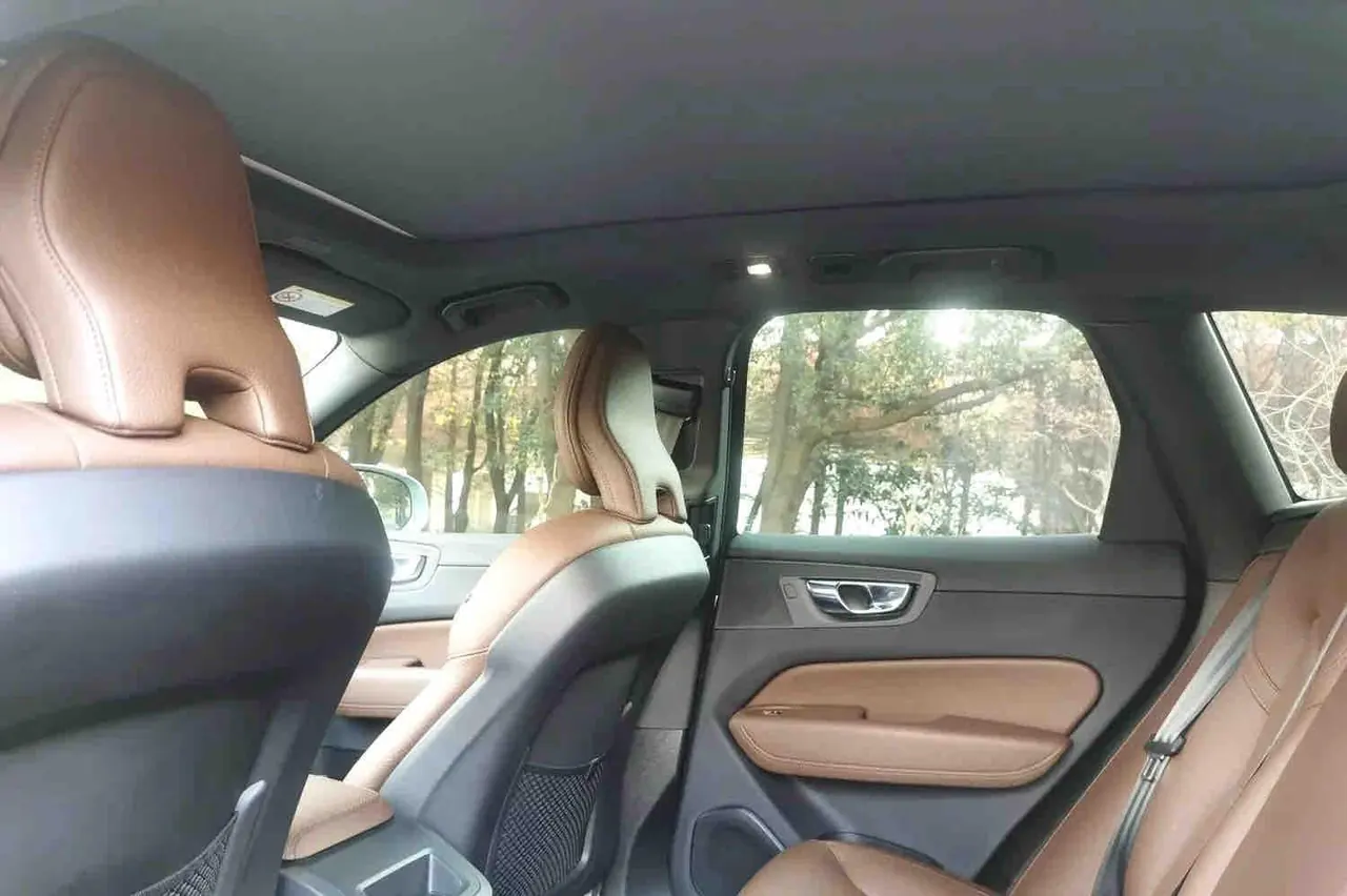 Volvo 2022 XC60 48V 2.0T B5 4-wheel drive Zhiyuan Deluxe Edition Automatic Gear 7