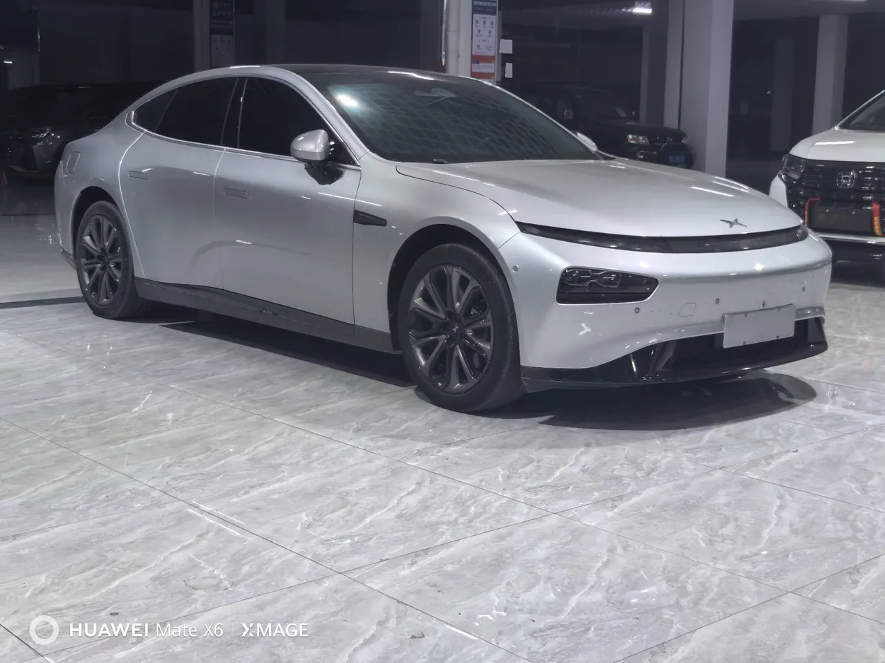 Xpeng 2022 P 7 625E automatic gear 3