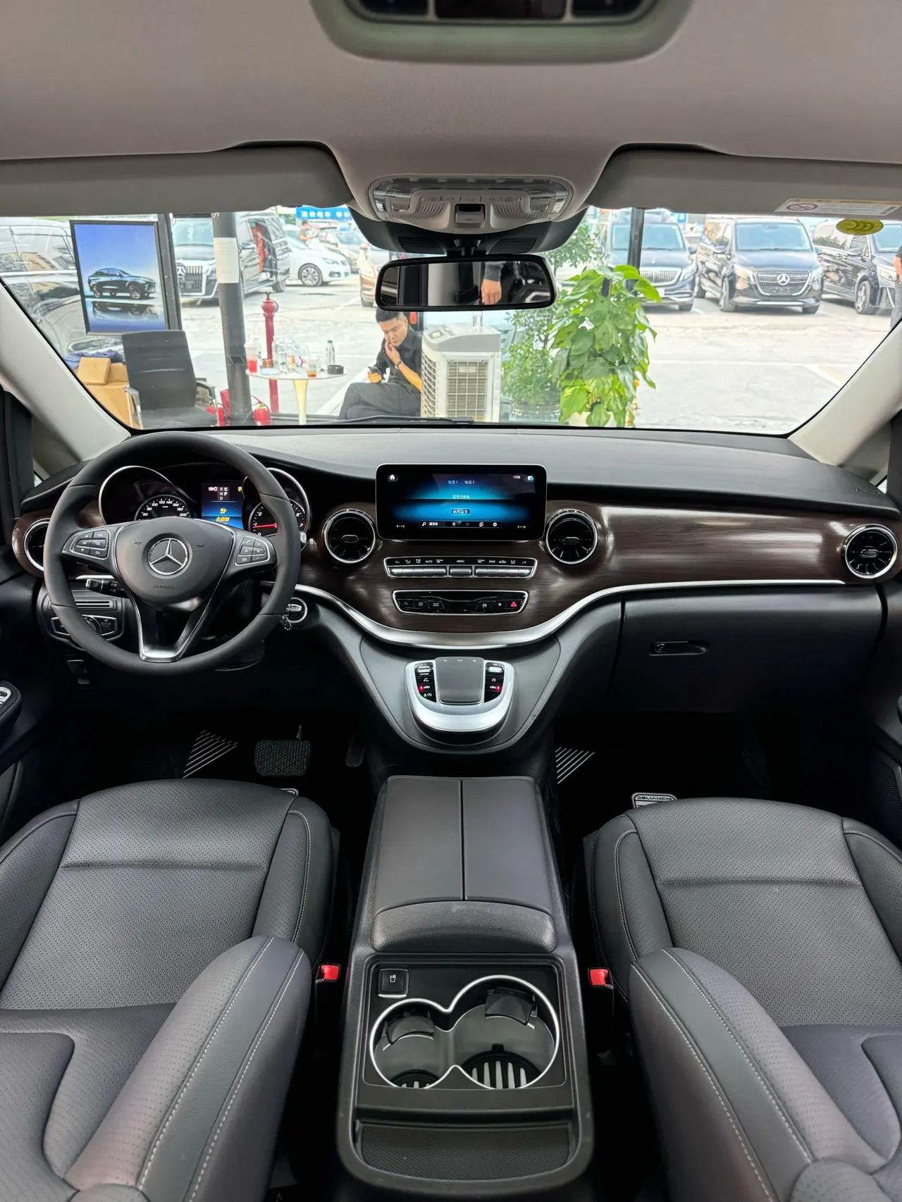 Mercedes Benz Class V 2020V 260 2.0T Pilot Edition Automatic Gear 2