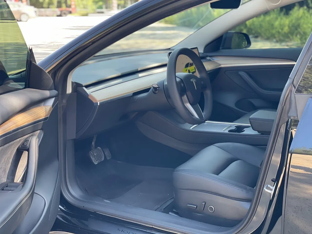 Tesla 2022 Model 3 rear-wheel drive version of automatic transmission 4