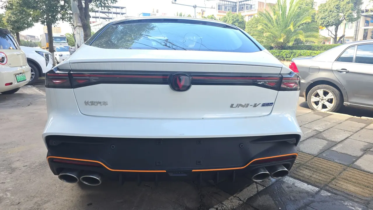 ChangAn 2026 UNI-V HEV 1.5T Blue Whale Super Qing Zhiyue Automatic Gear 2