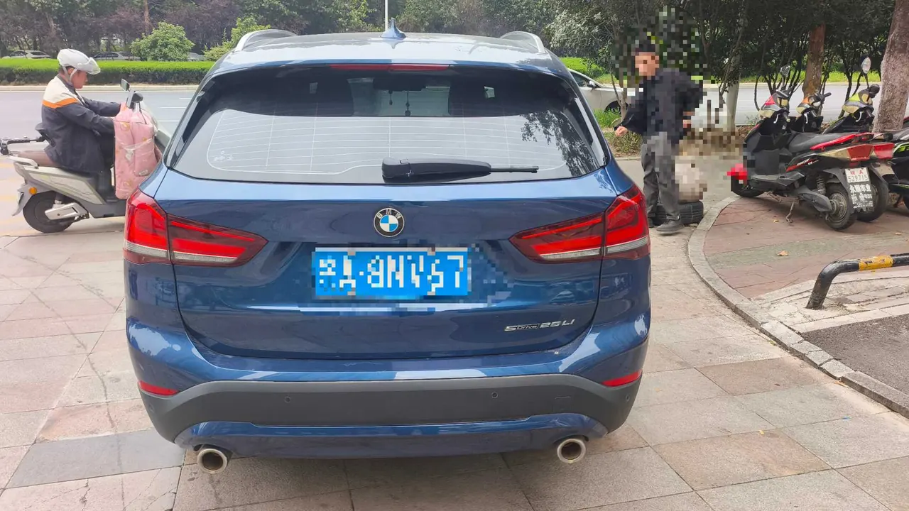 BMW 2021 X1 sDrive25Li 2.0T Leading Automatic Gear 3
