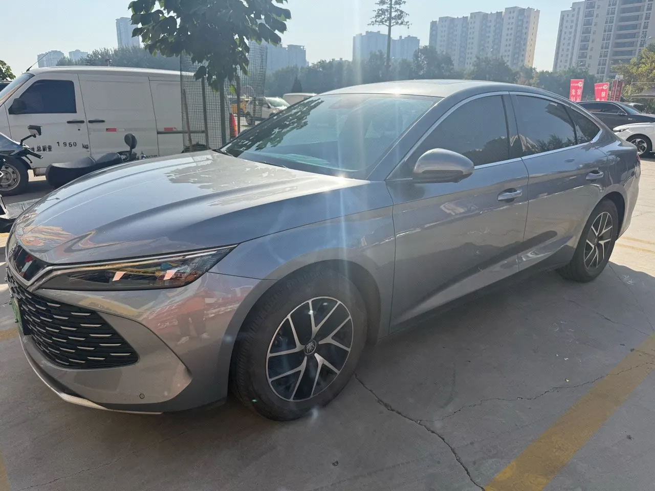 Открыть галерею: BYD 2024 Qin L DM-i 1.5 stepless 120KM leading automatic gear