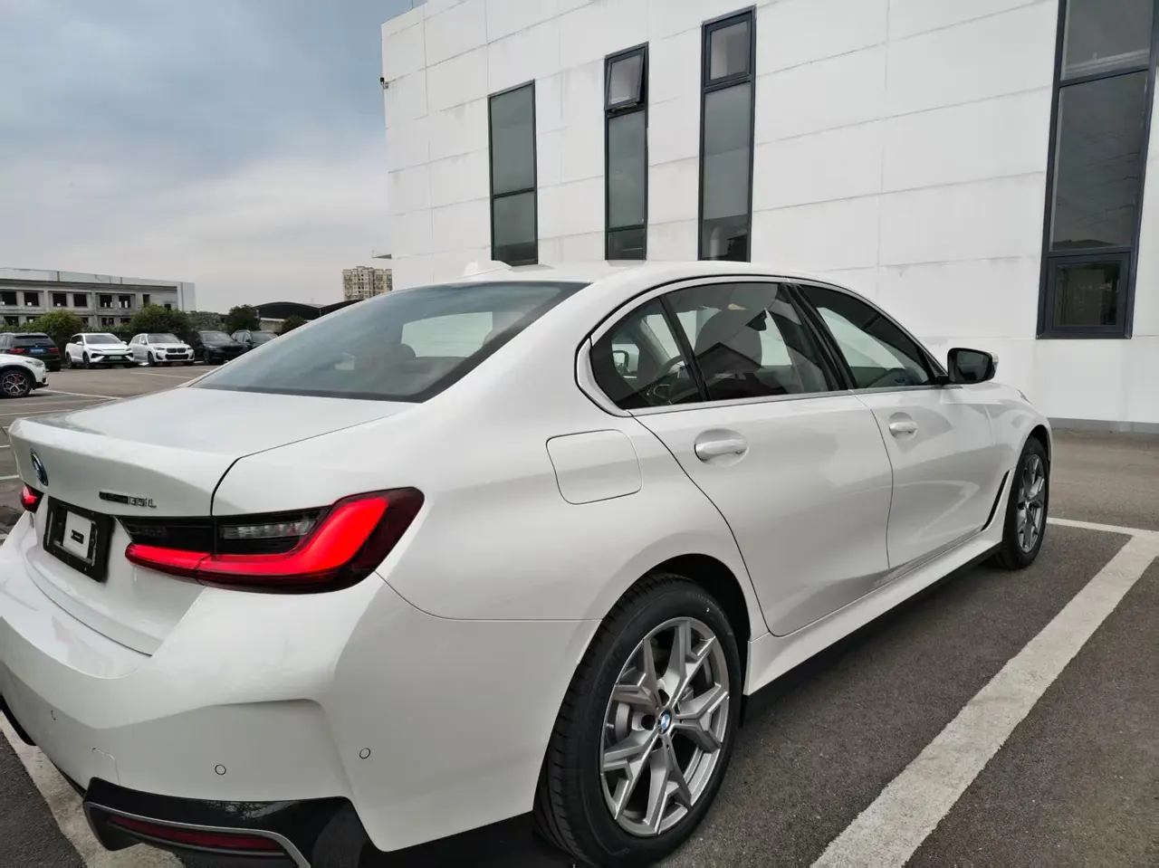 BMW 2025 i3 eDrive 35 L automatic gear 3