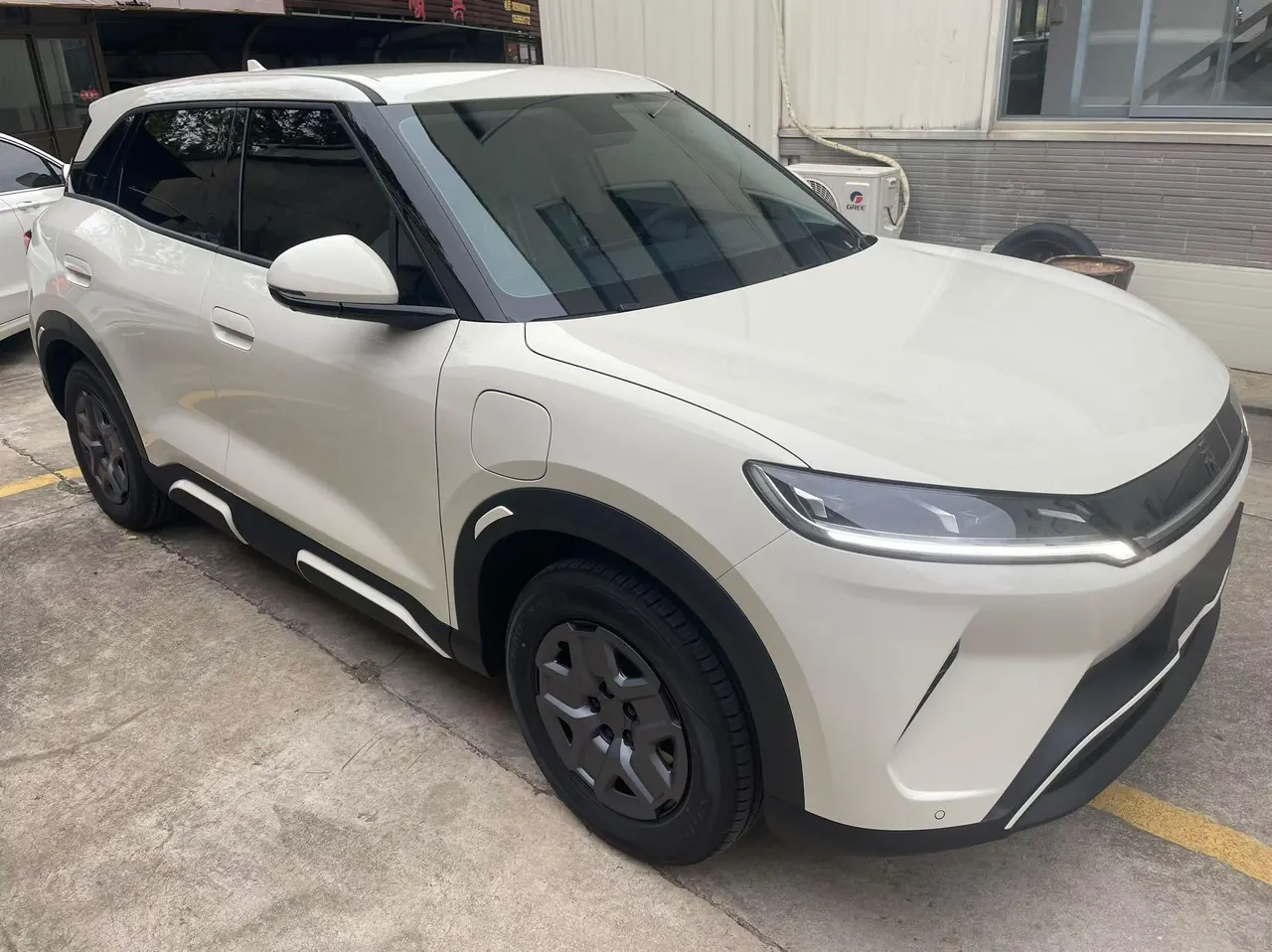BYD 2025 Yuan UP 301KM Pilot Automatic Gear 3