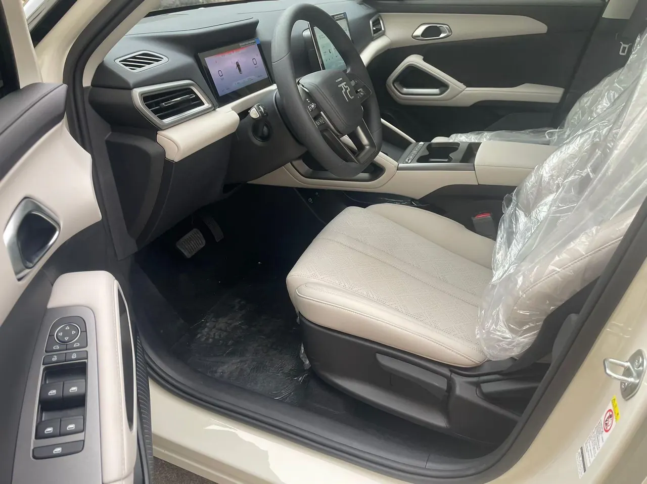 BYD 2025 Yuan UP 301KM Pilot Automatic Gear 4
