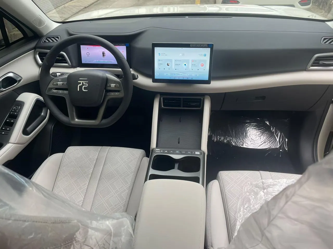 BYD 2025 Yuan UP 301KM Pilot Automatic Gear 5