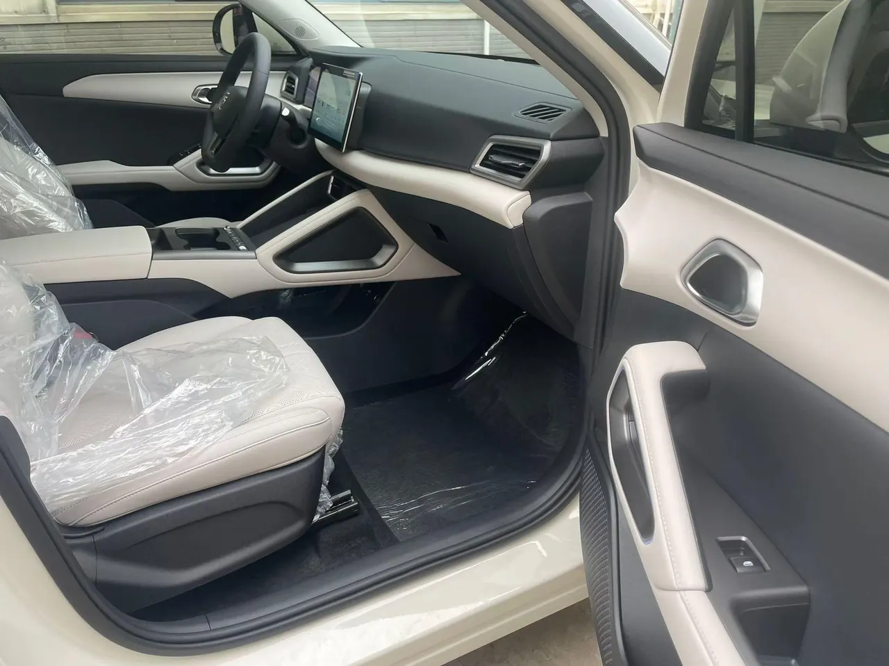 BYD 2025 Yuan UP 301KM Pilot Automatic Gear 6