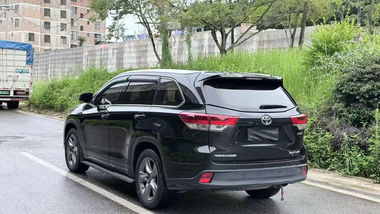 Toyota 2021 Highlander 2.0T 4-wheel drive deluxe 7-seat automatic gear 2