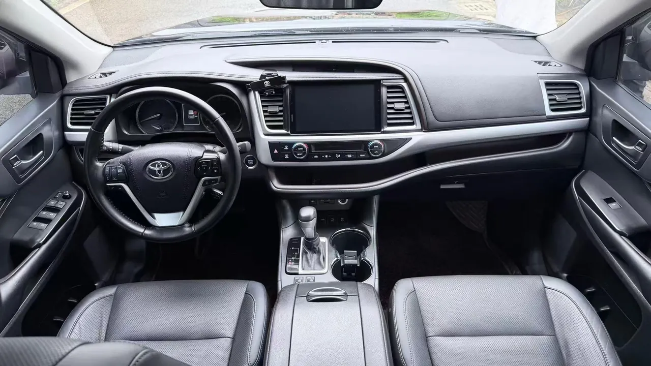 Toyota 2021 Highlander 2.0T 4-wheel drive deluxe 7-seat automatic gear 7