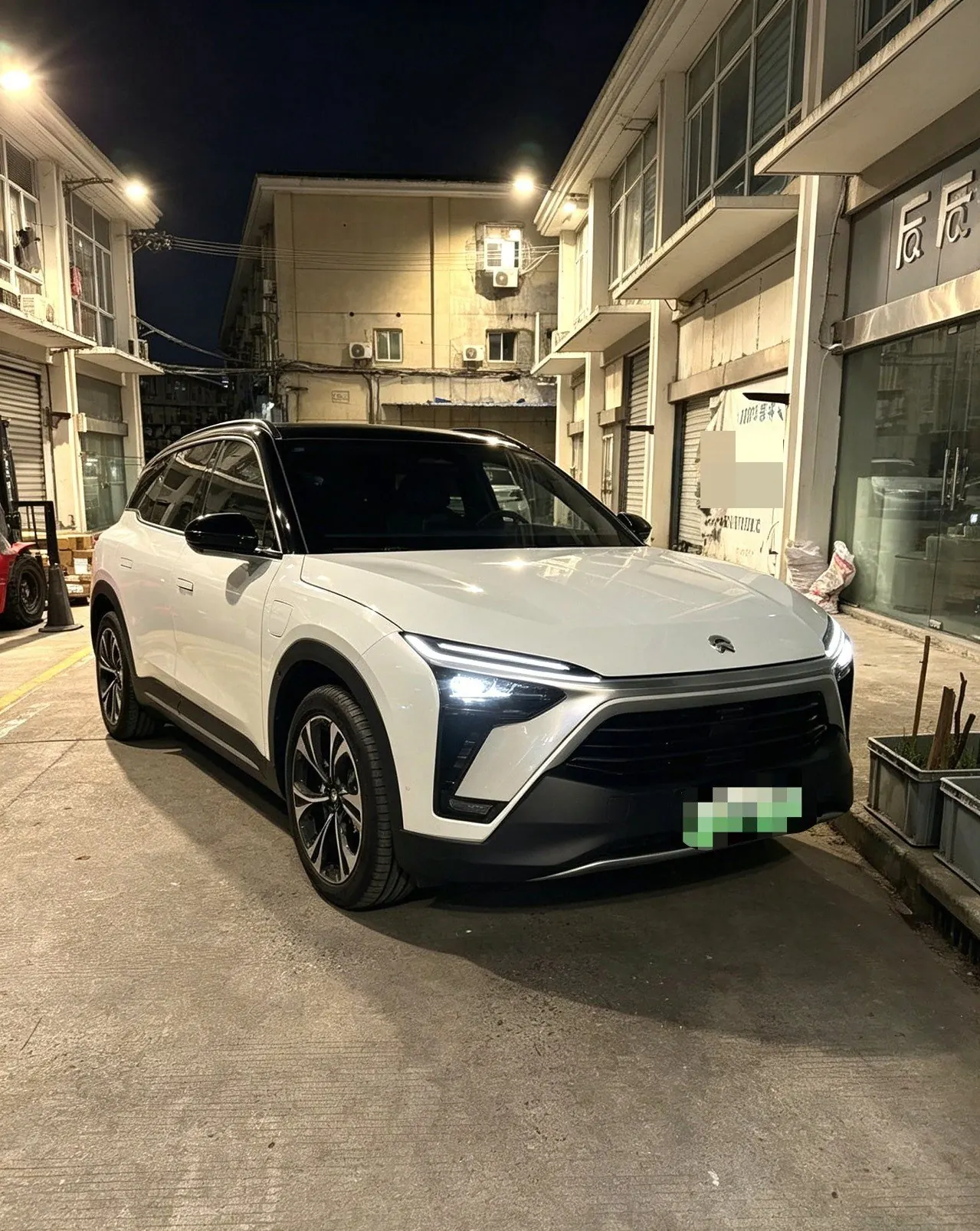 NIO 2022 ES8 Pilot Edition 75kWh 6-seat Automatic Gear 2