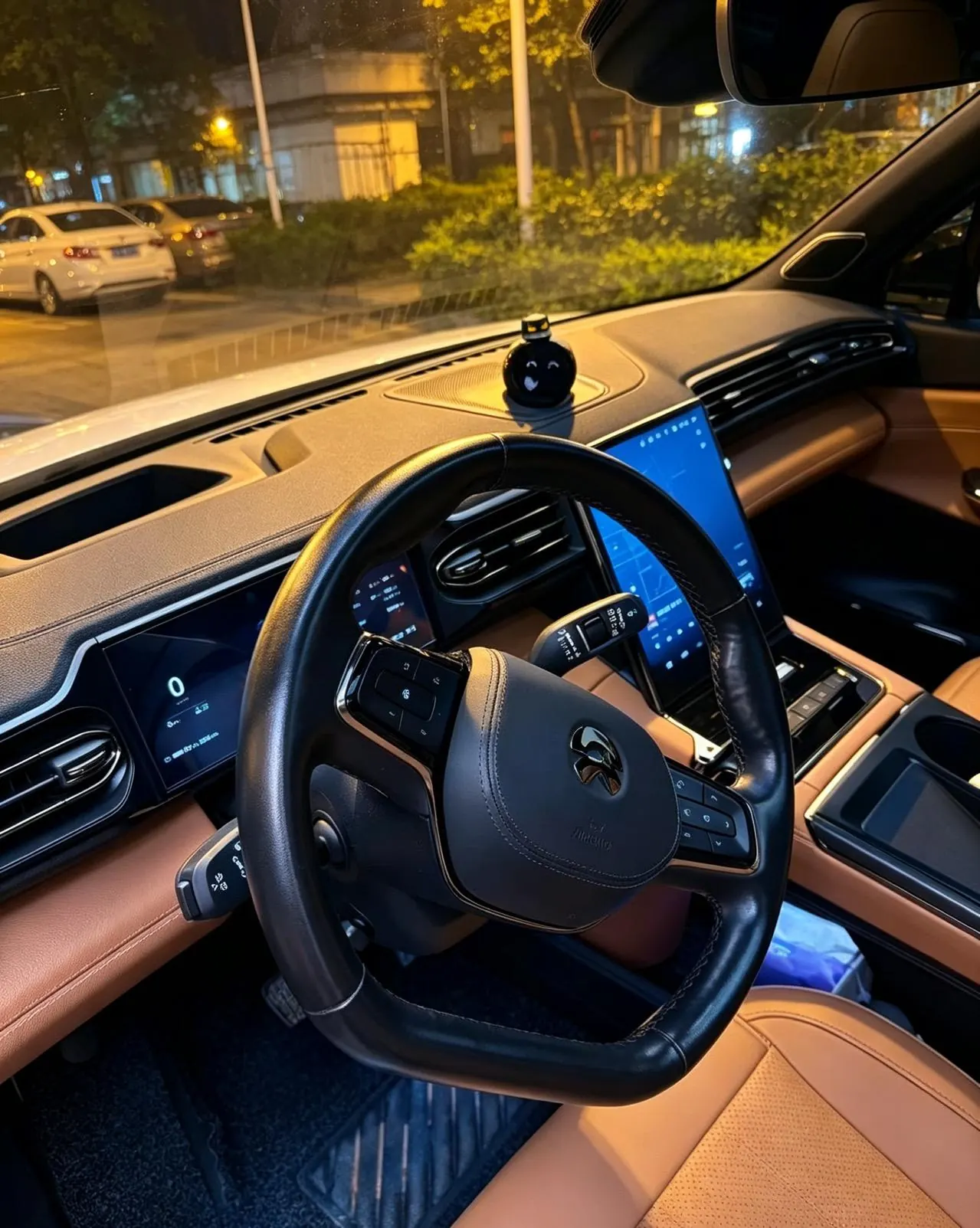 NIO 2022 ES8 Pilot Edition 75kWh 6-seat Automatic Gear 5