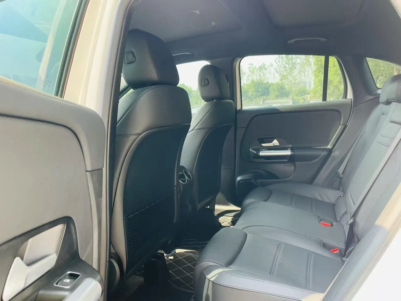 Mercedes Benz 2024 GLA 220 2.0T automatic gear 3