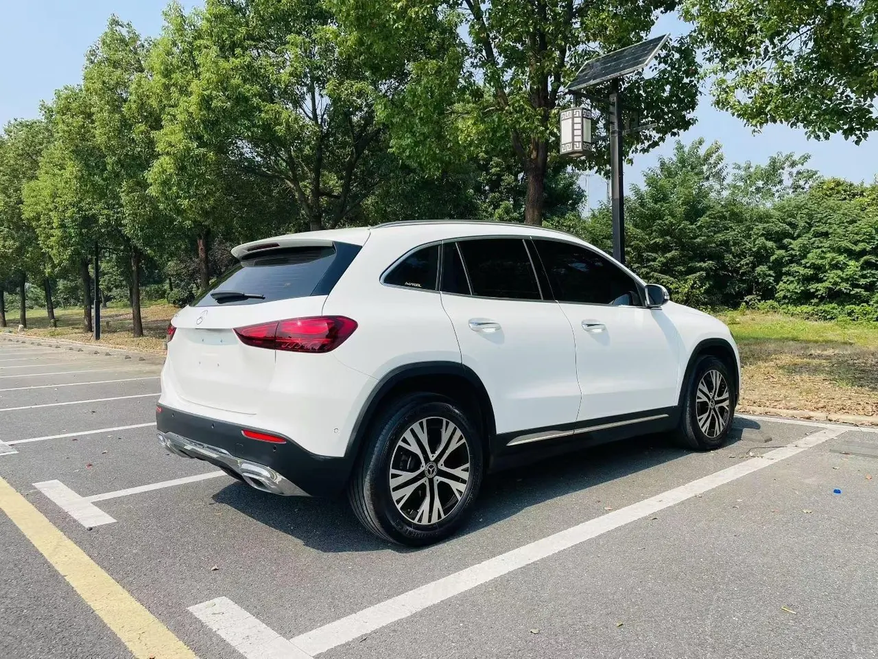 Mercedes Benz 2024 GLA 220 2.0T automatic gear 4
