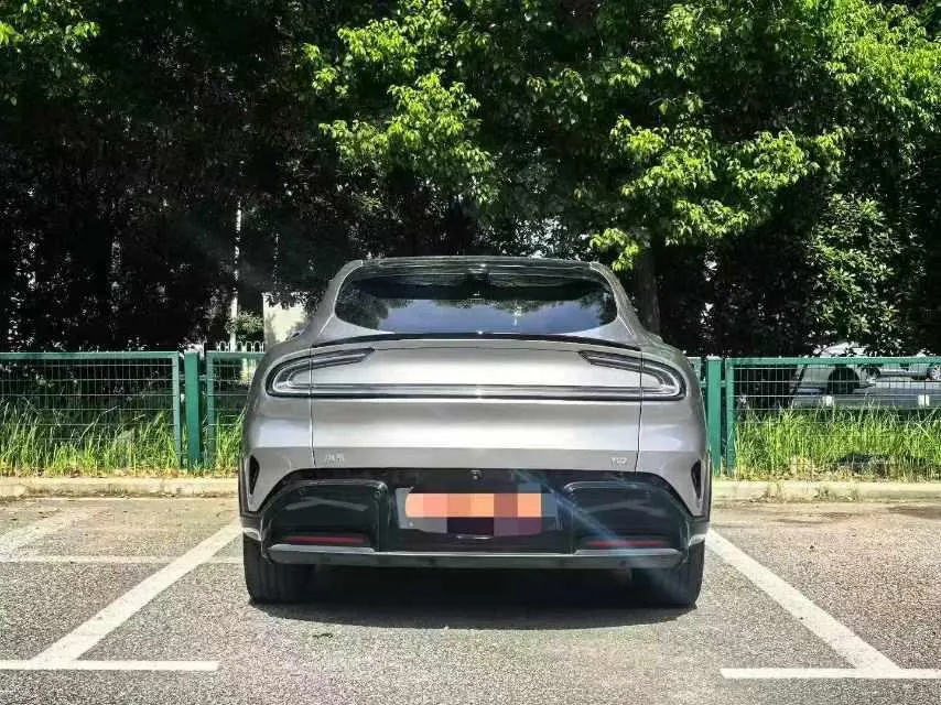 MI 2025 YU7 Long Endurance Four-wheel Drive Pro Edition Automatic Gear 5