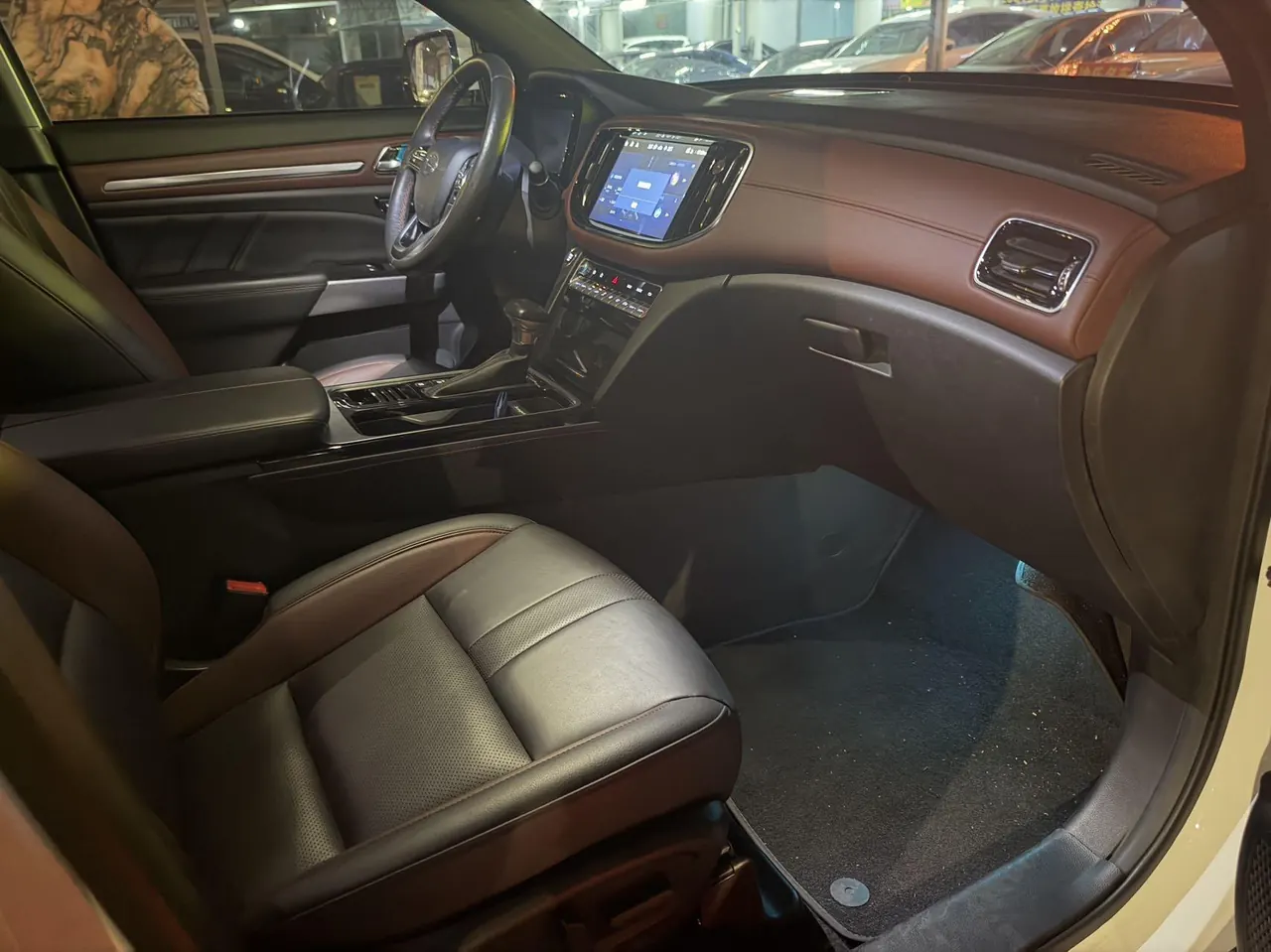Chuanqi 2020 GS8S 2.0T 390T Two-Drive Premium Edition Automatic Gear 7