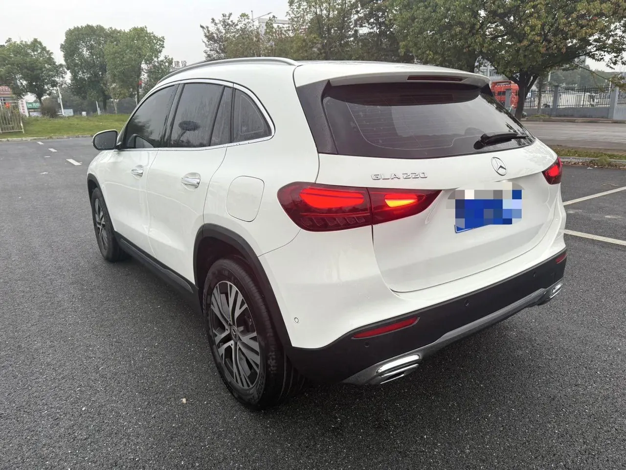 Mercedes Benz 2025 GLA 220 2.0T automatic gear 3