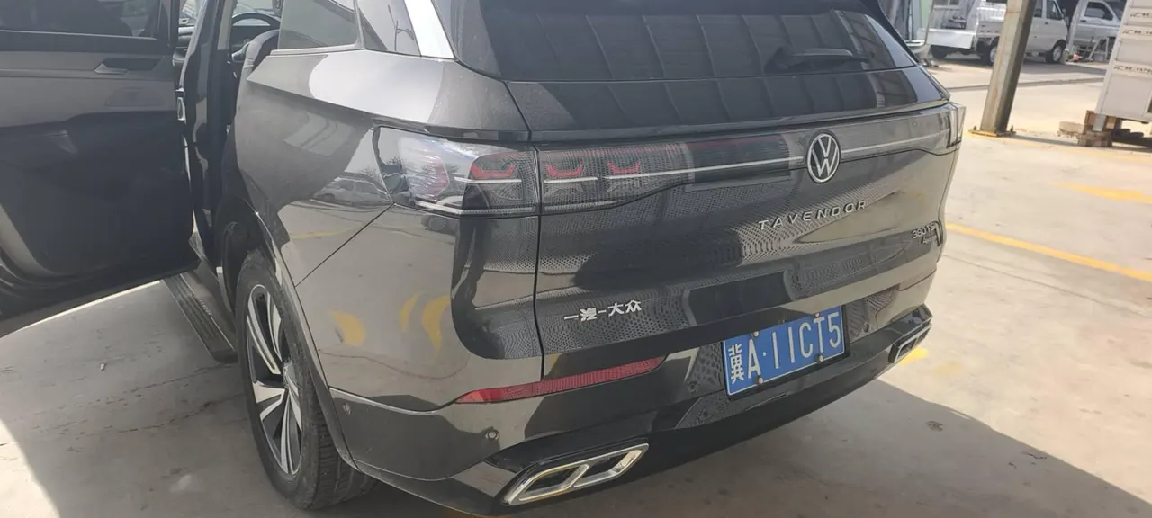 Open image lightbox: Volkswagen 2024 model tour R-Line 2.0TSI 380TSI four-wheel drive parade version automatic gear