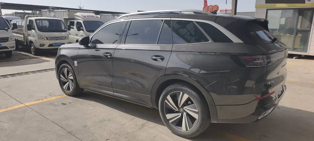 Volkswagen 2024 model tour R-Line 2.0TSI 380TSI four-wheel drive parade version automatic gear 2