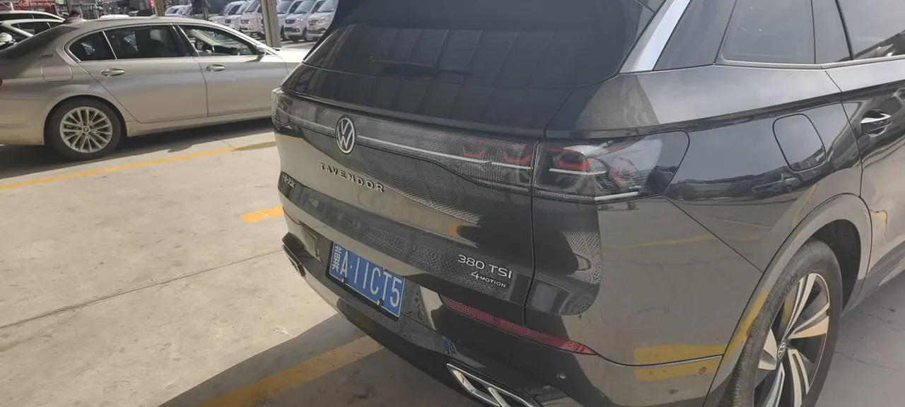 Volkswagen 2024 model tour R-Line 2.0TSI 380TSI four-wheel drive parade version automatic gear 3