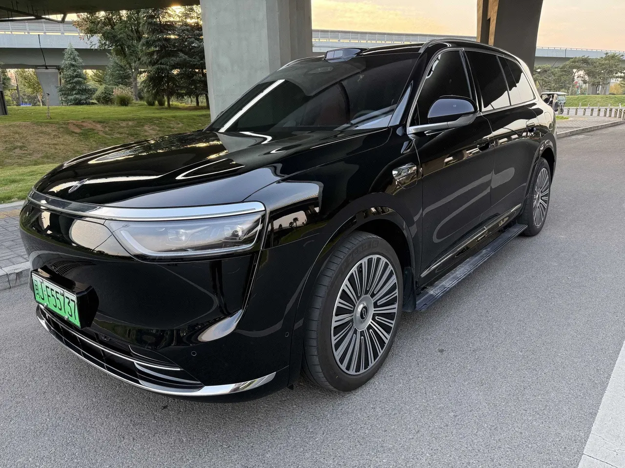 AITO 2025 AITO M8 Max Edition 53.4kWh 6-seat Edition Automatic Gear - View 1