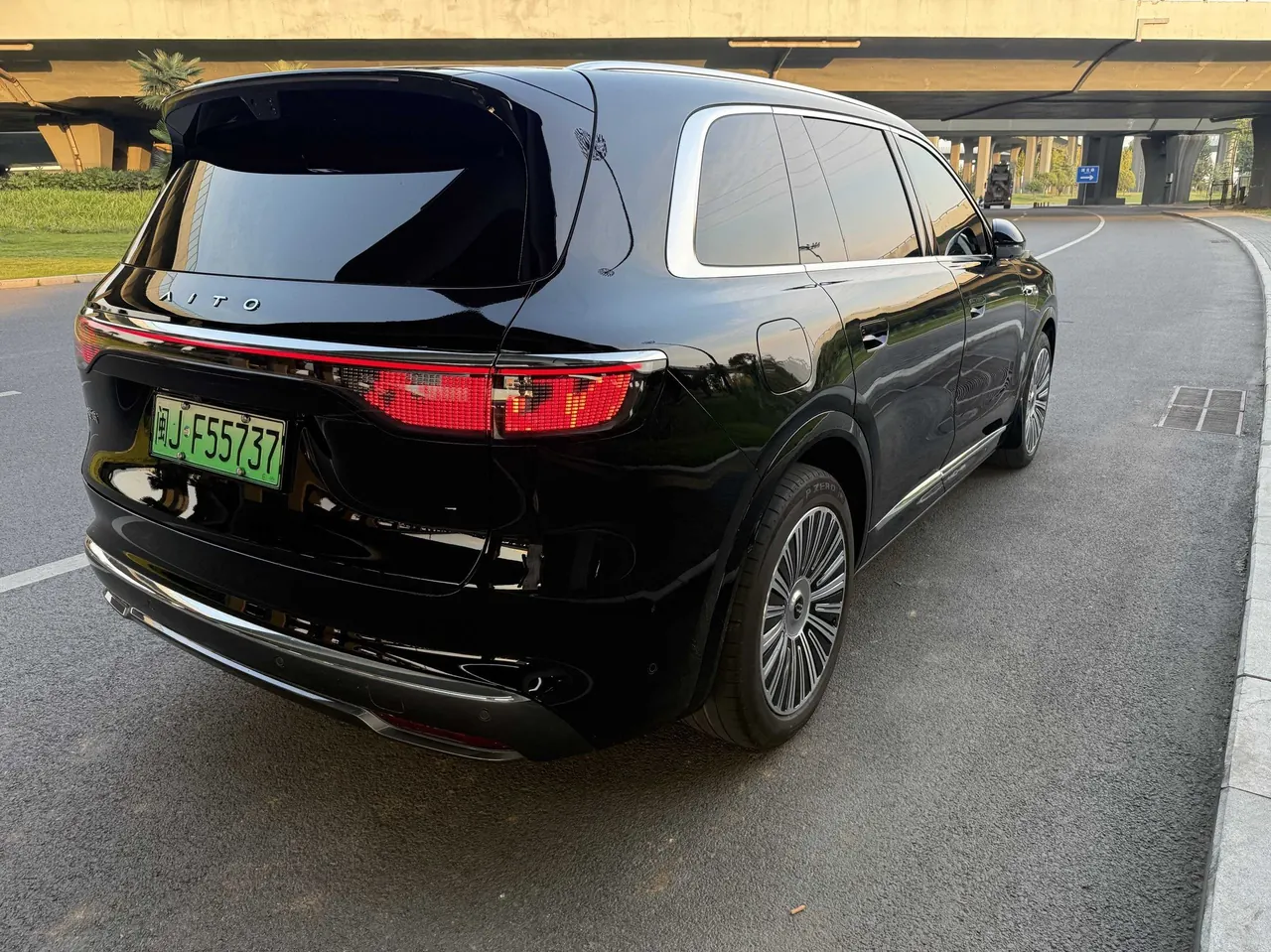 AITO 2025 AITO M8 Max Edition 53.4kWh 6-seat Edition Automatic Gear 7