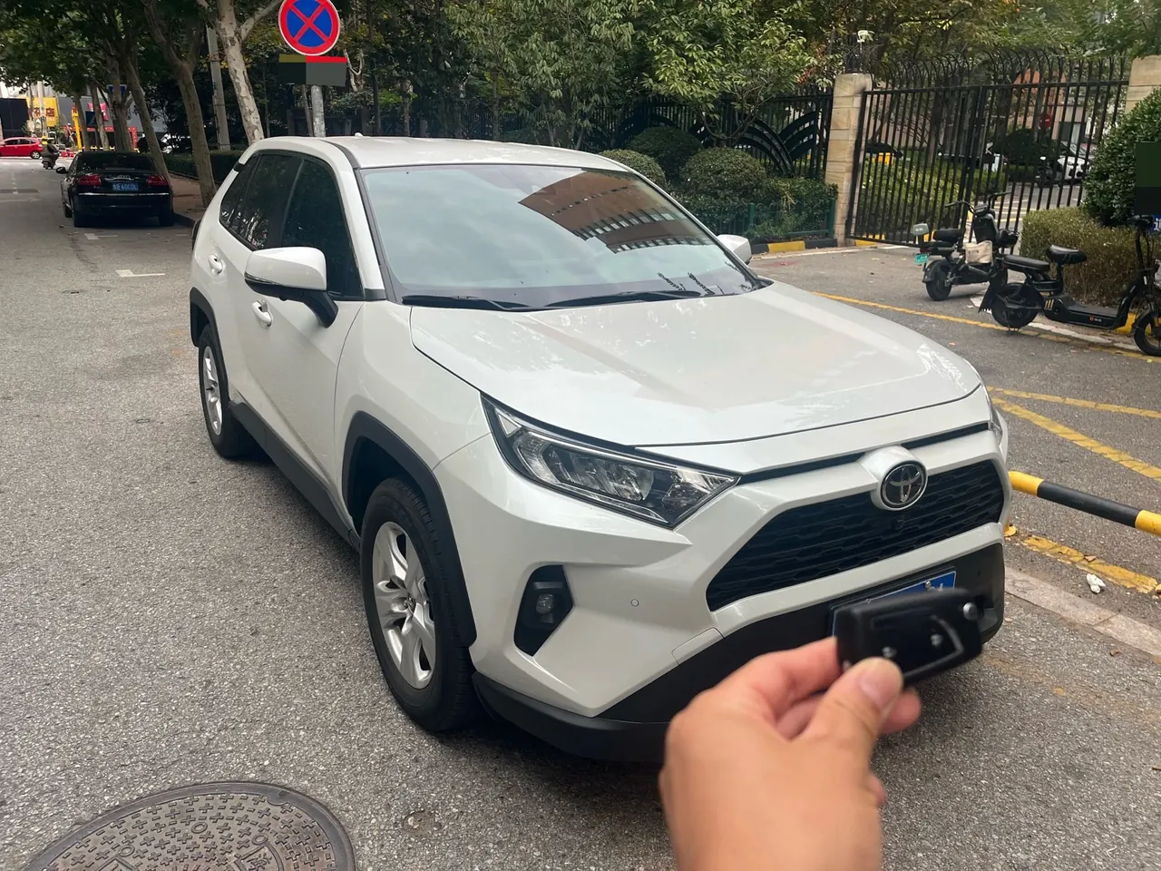 Toyota 2024 RAV4 Rongbo 2.0 Stepless Two-Drive City Edition Automatic Gear 2