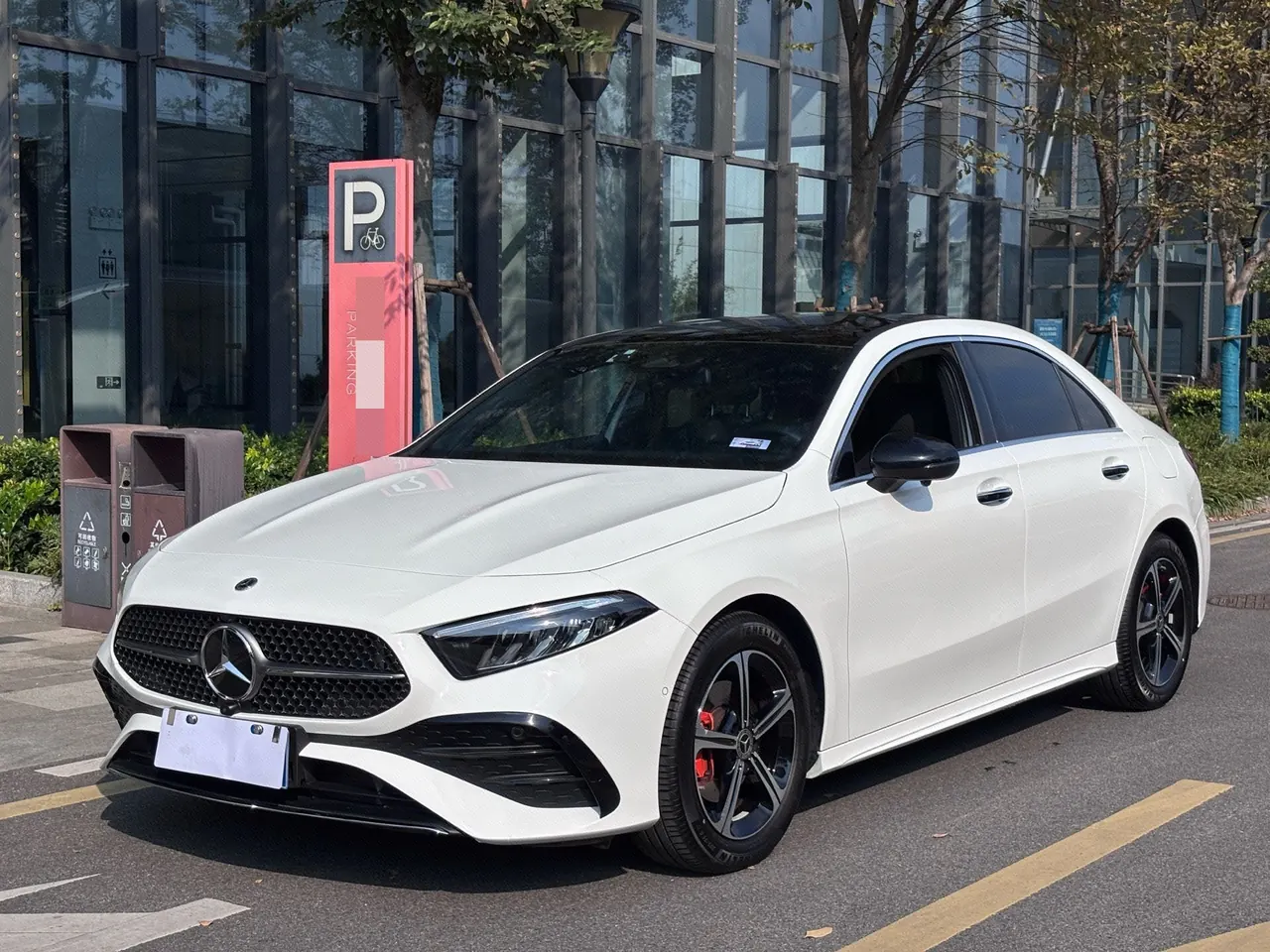 Открыть галерею: Mercedes Benz Class A 2024 A 200 L 1.3T Fashion (Modified) Automatic Gear