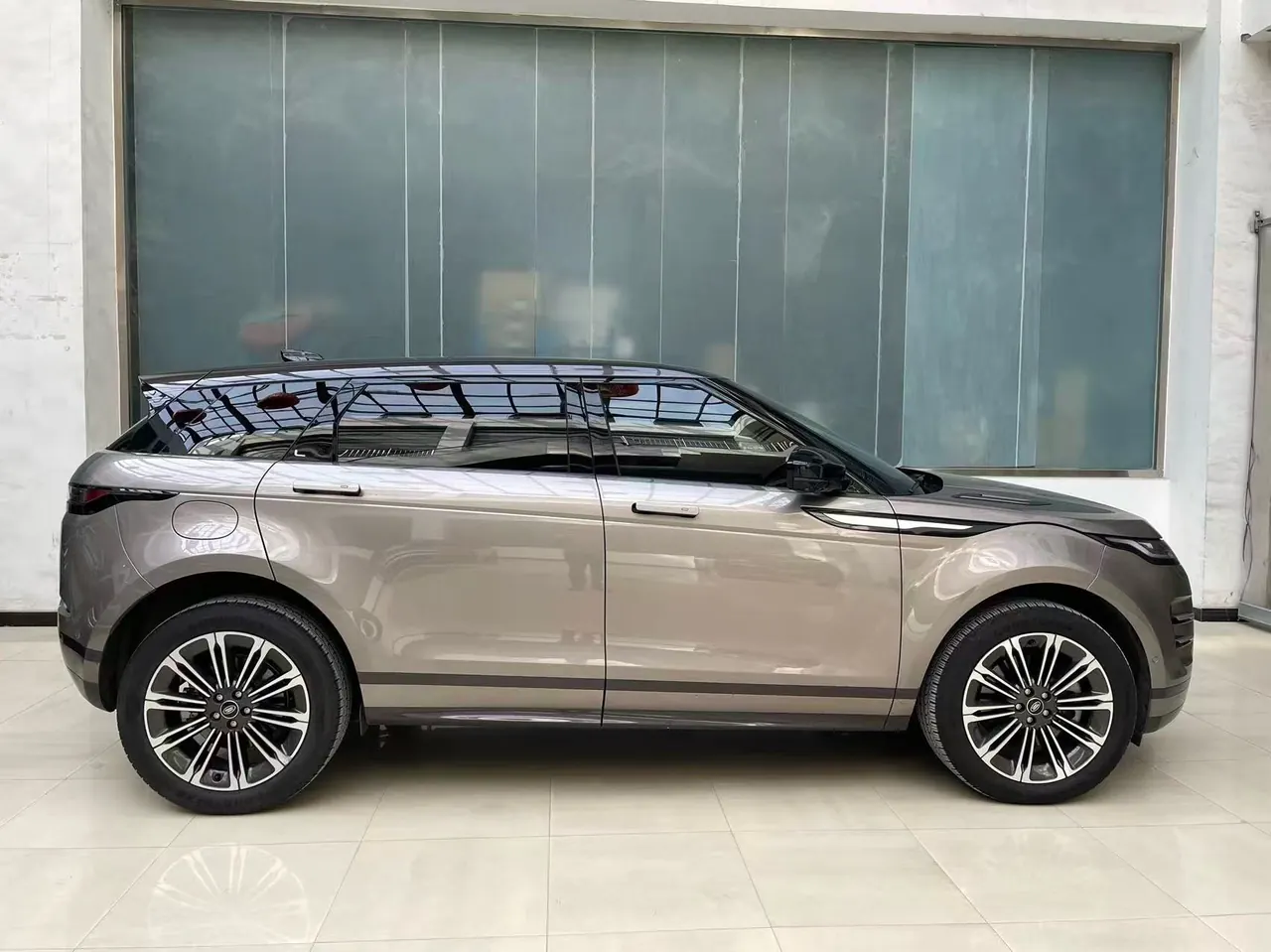 Land Rover 2024 evoque L 48V 2.0T 249PS automatic gear 8