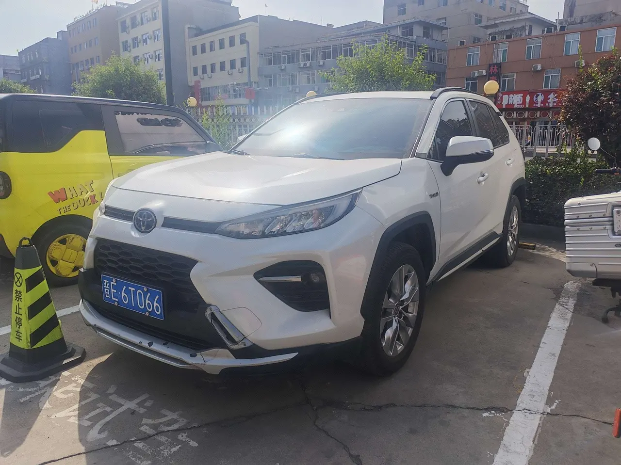 Open image lightbox: Toyota 2020 Weilanda Dual Engine 2.5 Stepless Four-wheel Drive Deluxe Automatic Gear