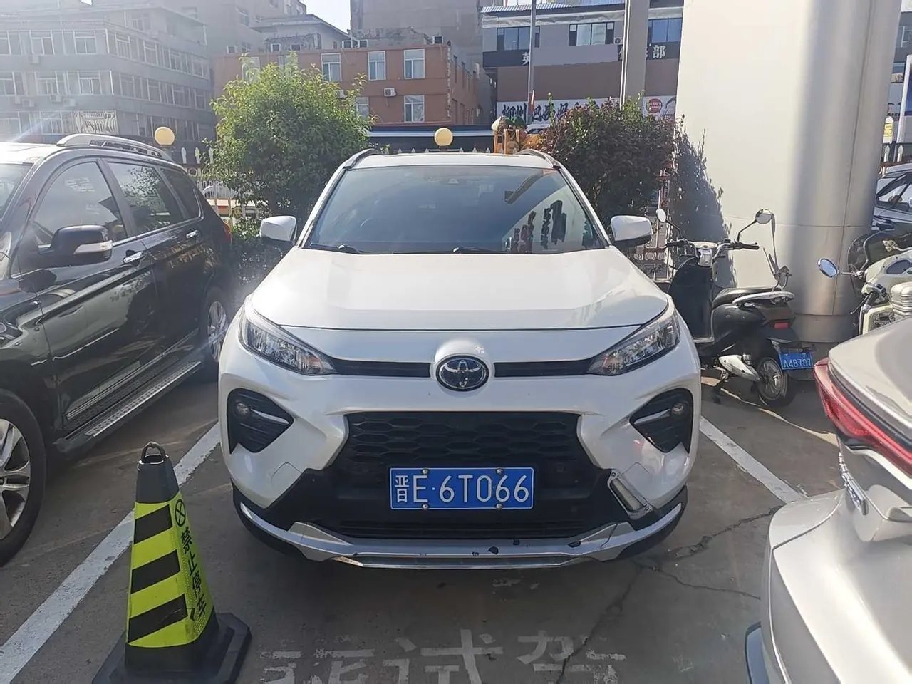 Toyota 2020 Weilanda Dual Engine 2.5 Stepless Four-wheel Drive Deluxe Automatic Gear 2