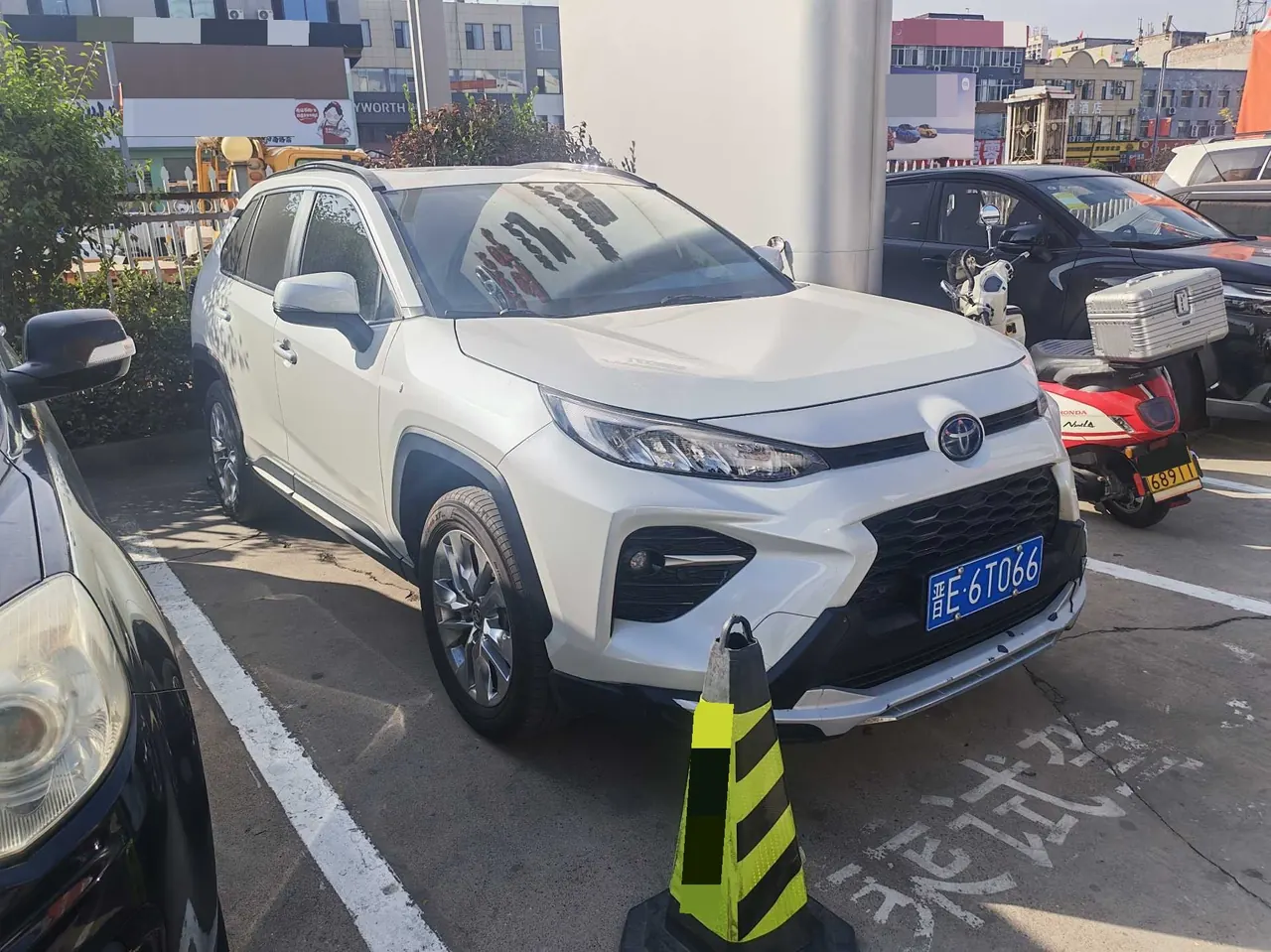 Toyota 2020 Weilanda Dual Engine 2.5 Stepless Four-wheel Drive Deluxe Automatic Gear 3