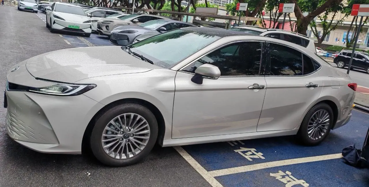 Toyota 2024 Camry Dual Engine 2.0HGVP Stepless Deluxe Automatic Gear 3