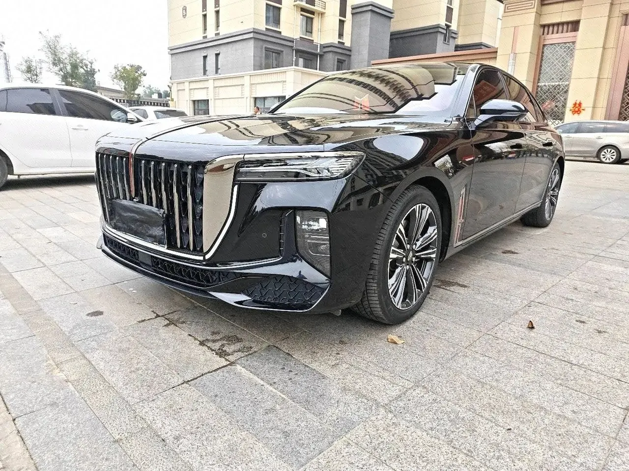 打开图片灯箱:HongQi 2024 H9 48V 2.0T Flag Enjoy Private Fashion Edition Automatic Gear