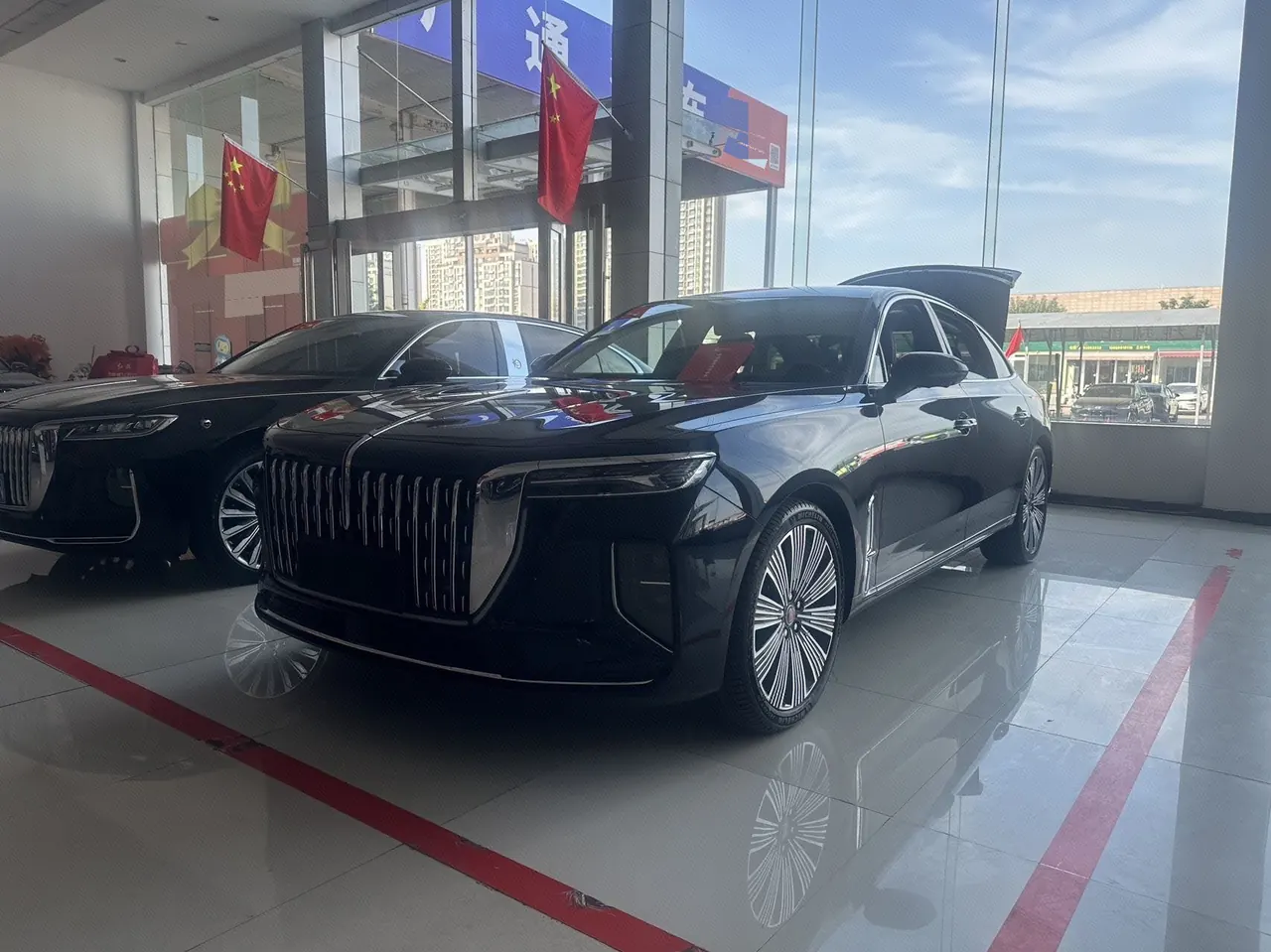 HongQi 2025 H9 48V 2.0T Two-Drive Flag Enjoy Deluxe Business Edition 5-seat Automatic Gear - View 1