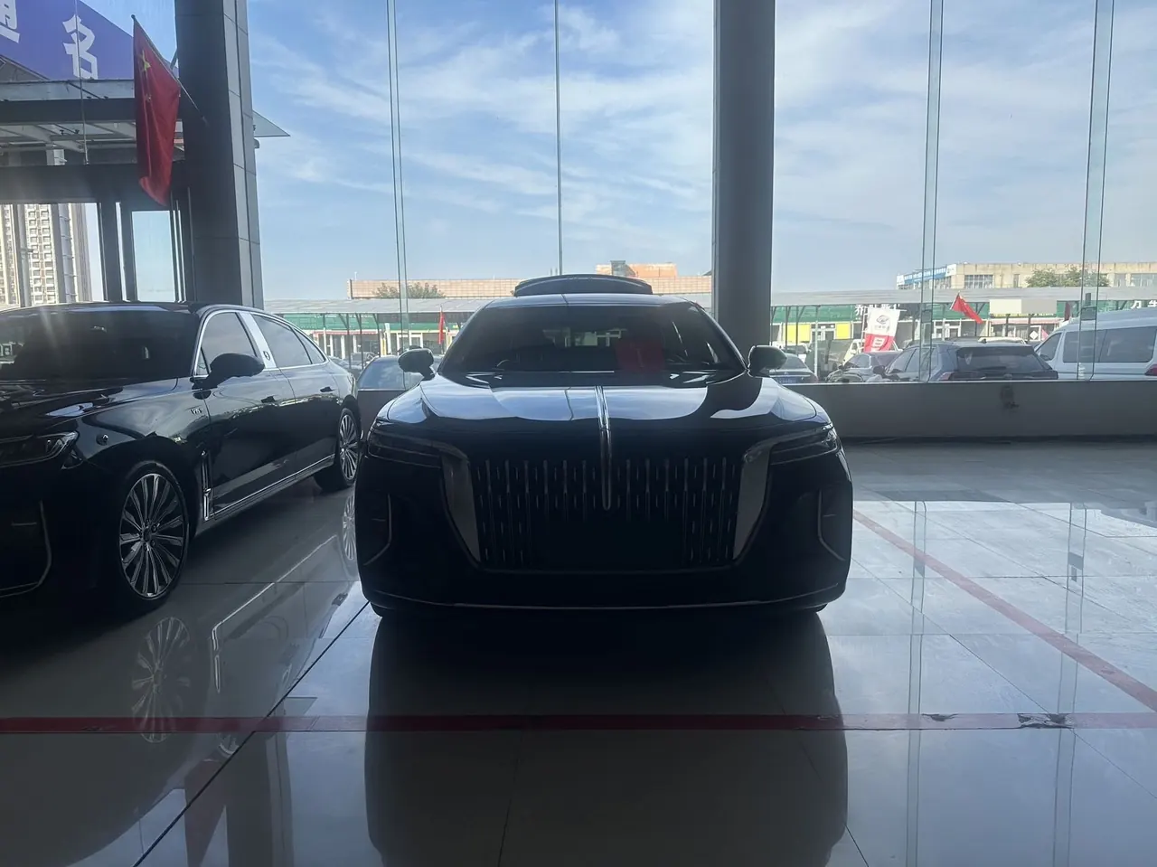 HongQi 2025 H9 48V 2.0T Two-Drive Flag Enjoy Deluxe Business Edition 5-seat Automatic Gear 2