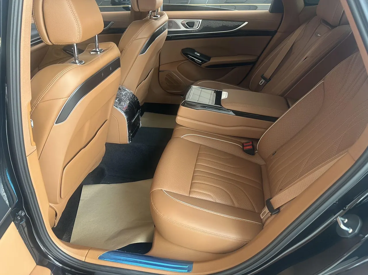 HongQi 2025 H9 48V 2.0T Two-Drive Flag Enjoy Deluxe Business Edition 5-seat Automatic Gear 4