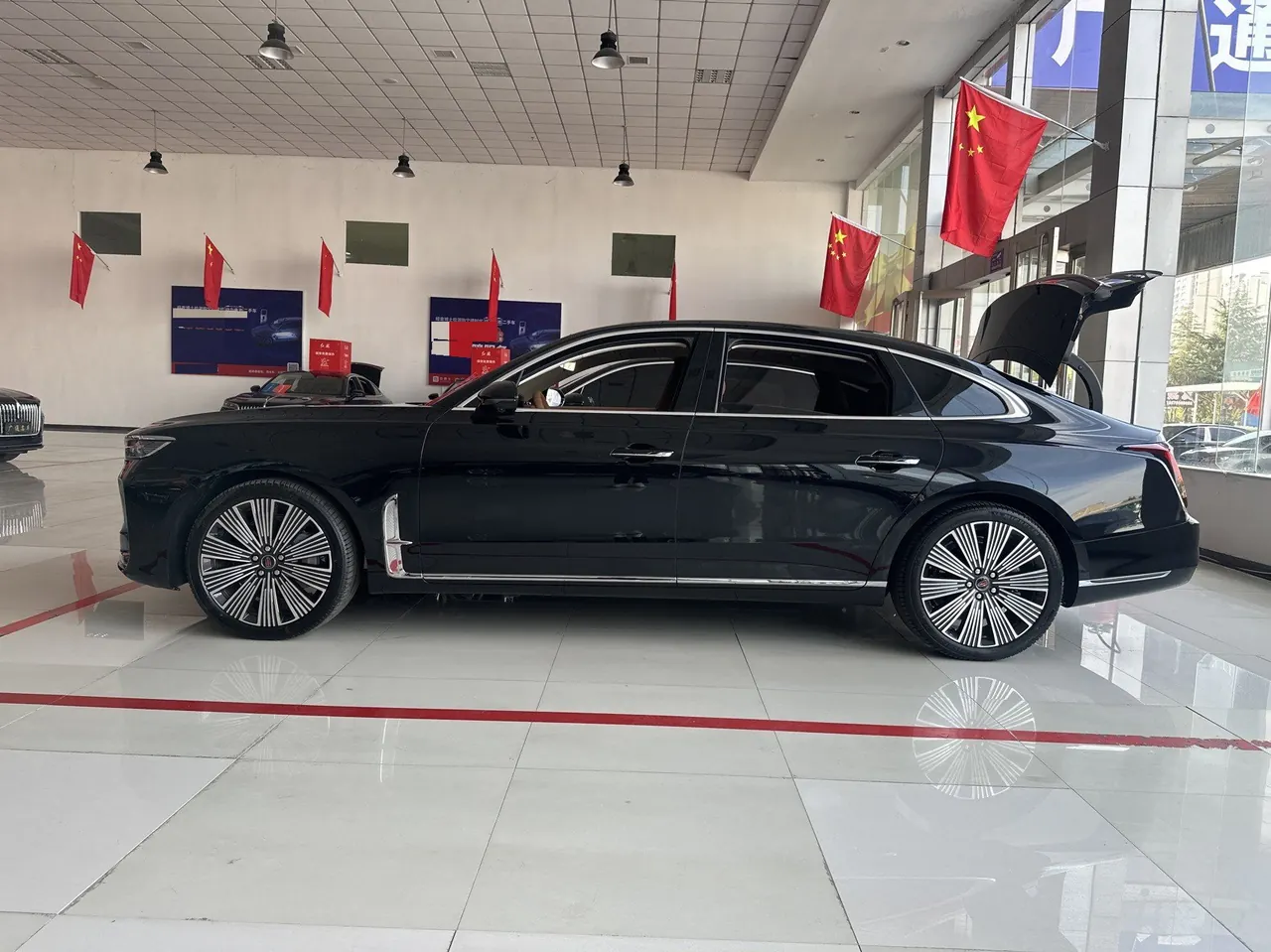 HongQi 2025 H9 48V 2.0T Two-Drive Flag Enjoy Deluxe Business Edition 5-seat Automatic Gear 5