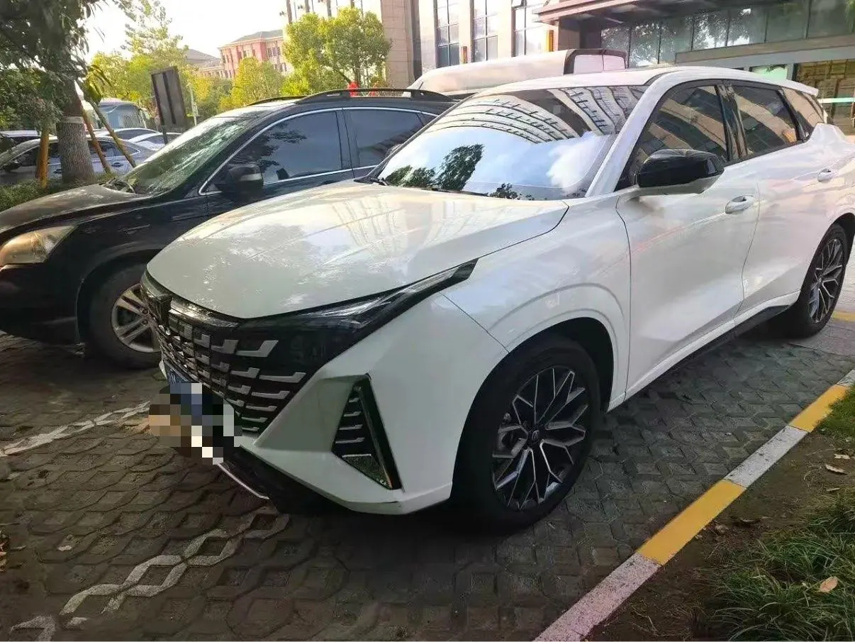ChangAn 2025 UNI-Z 1.5T 500Bar PRO automatic gear - View 1