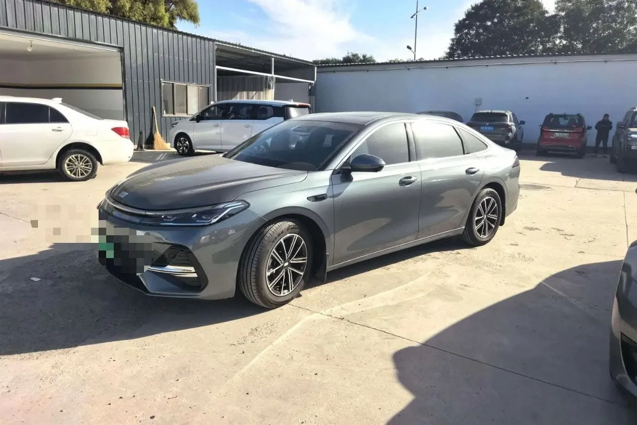 Geely Galaxy 2025 A7 EM-i 1.5 70km Discovery Edition Automatic Gear - View 1