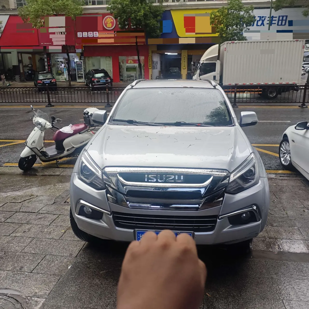 Isuzu 2020 mu-X 1.9T 4-wheel drive 5-seat automatic gear 2